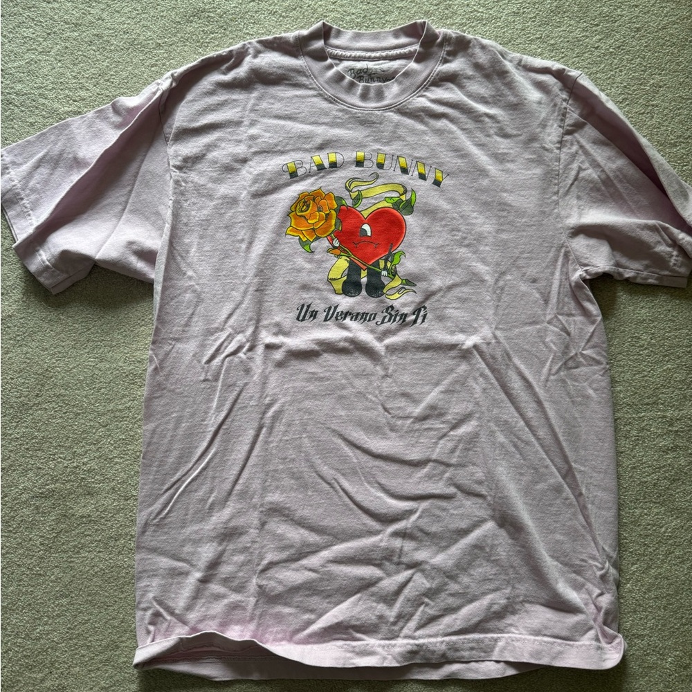 Bad bunny un vernano si ti tour shirt. Men’s medium